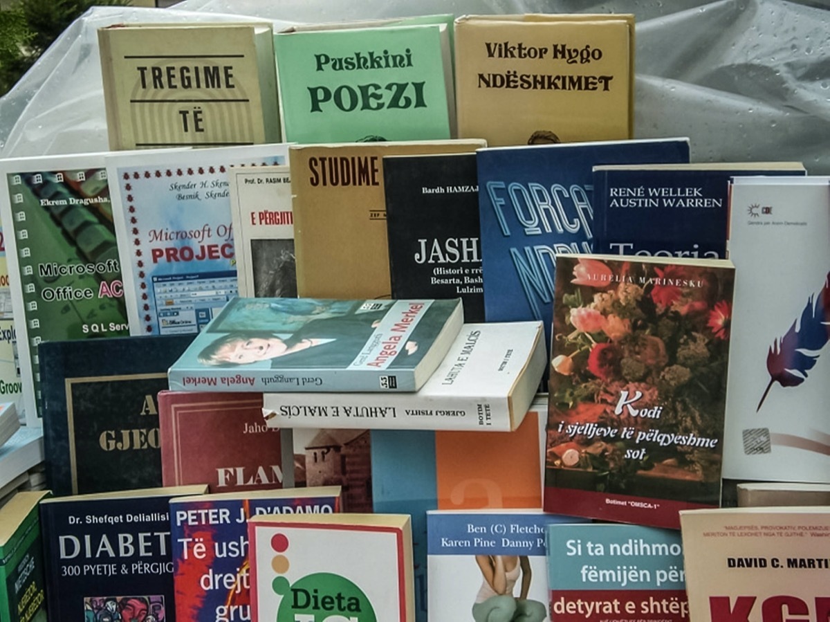 Albanian books street sale