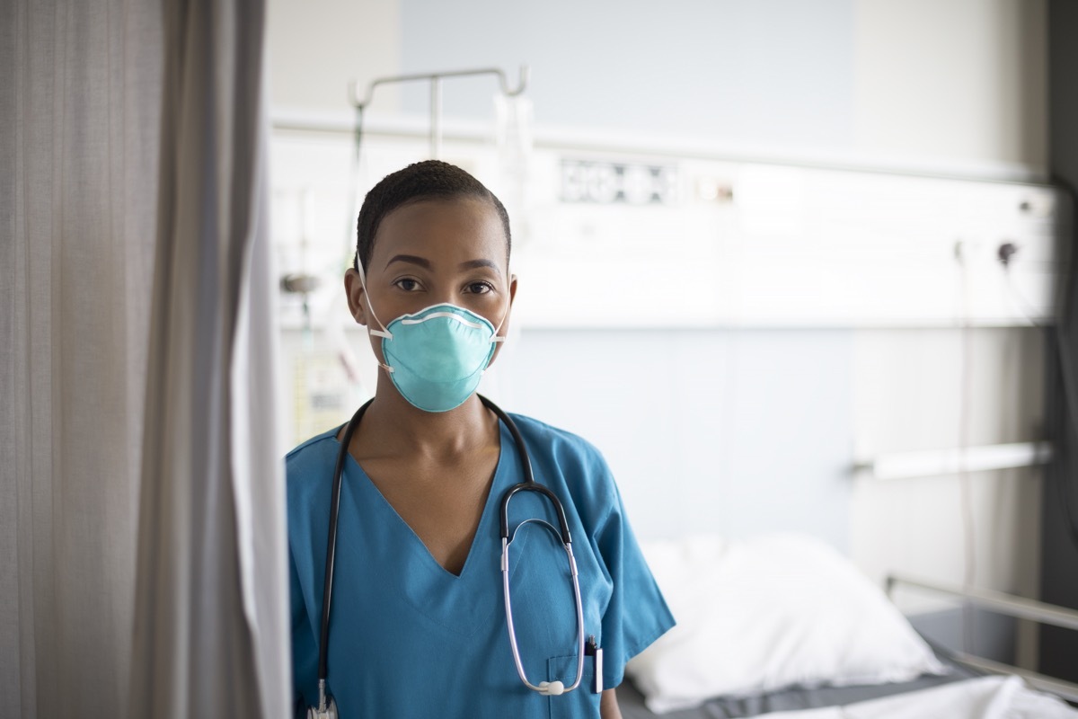 Nurse wearing N95 face mask