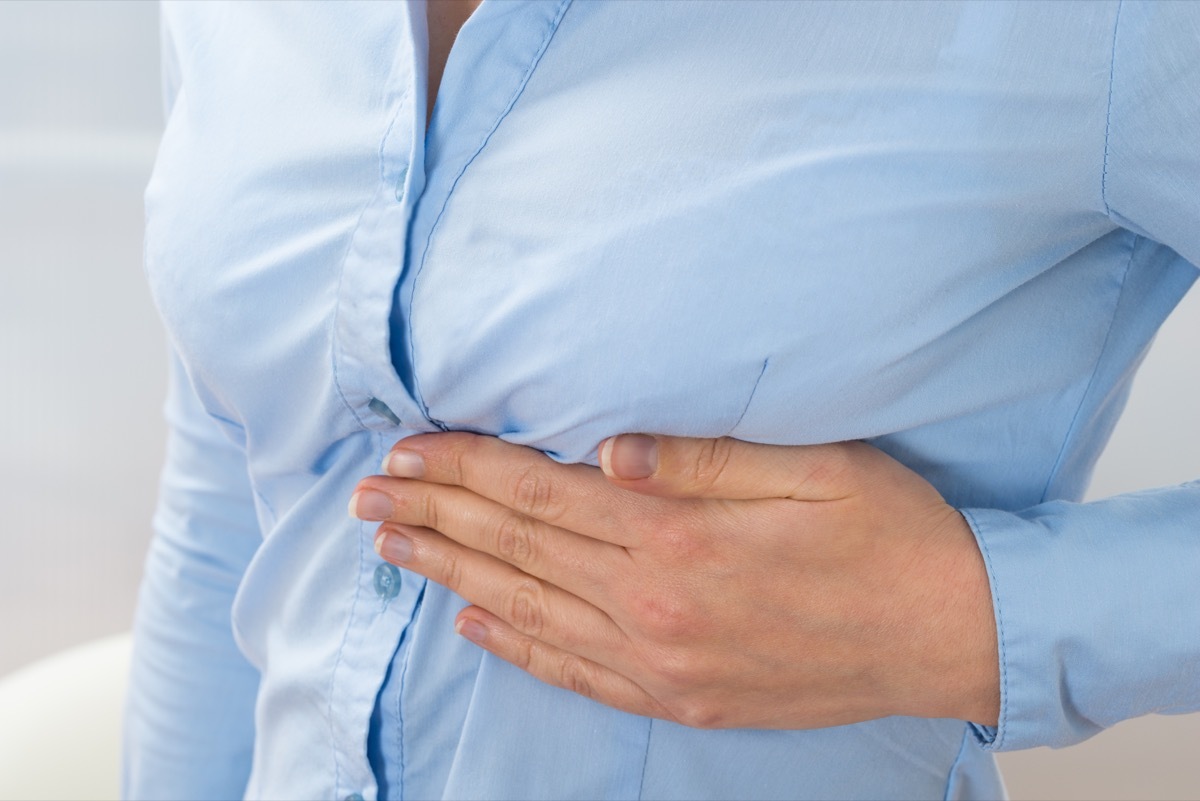 woman in blue shirt with rib pain