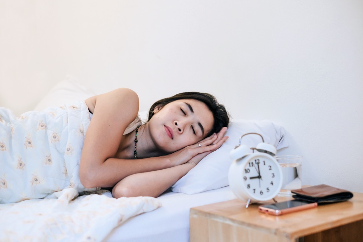 woman sleepy at 9.00 p.m. for good health