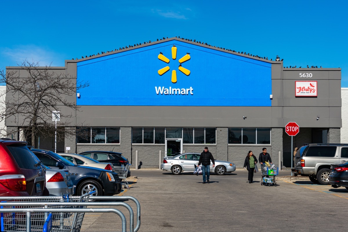 walmart locations closing in february