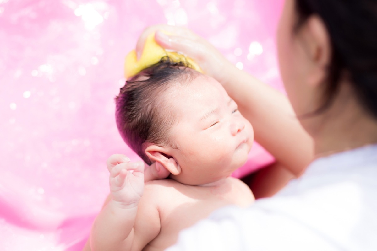 mother giving baby a bath, parenting tips