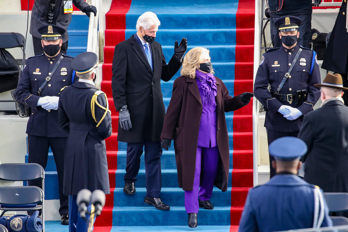 Former U.S. President Bill Clinton arrives with former Secretary of State Hillary Clinton to the inauguration of U.S. President-elect Joe Biden on the West Front of the U.S. Capitol on January 20, 2021 in Washington, DC