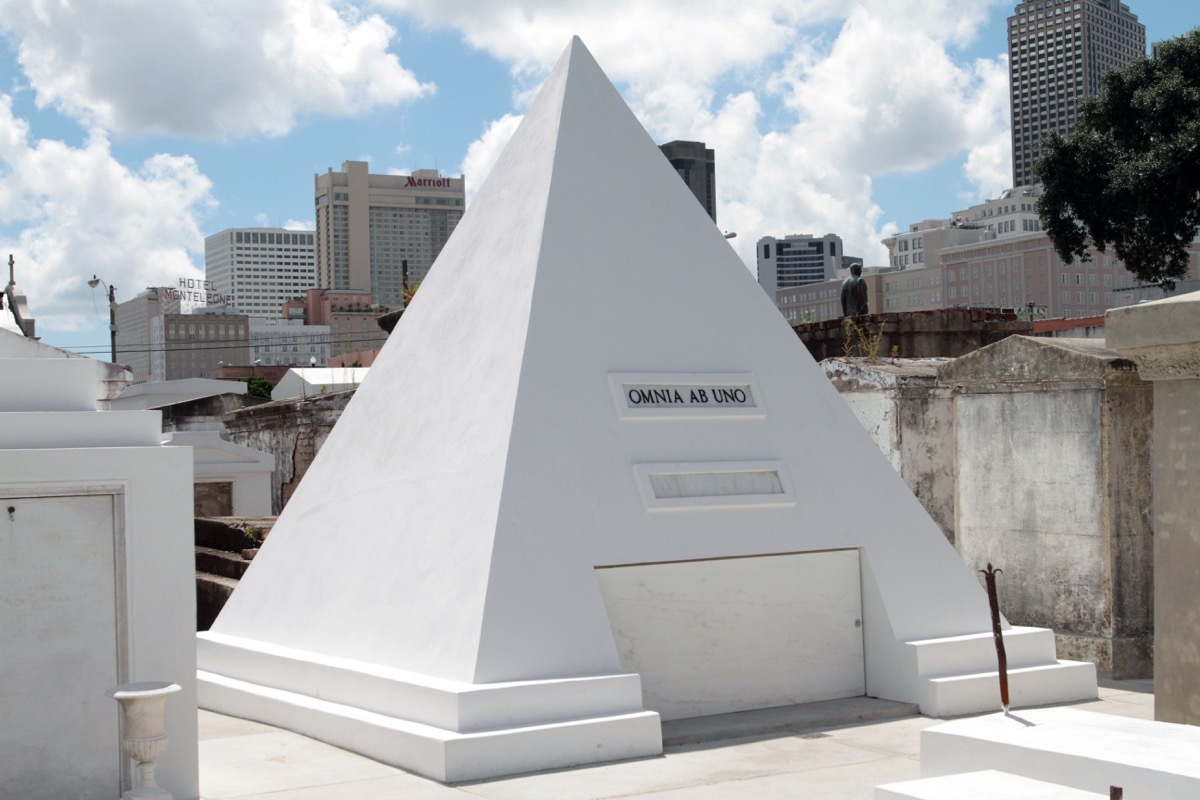 nicolas cage tomb in new orleans louisiana