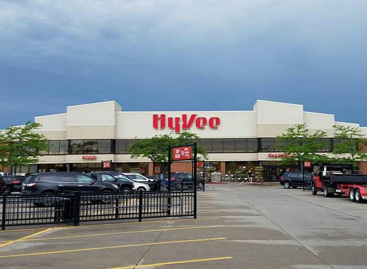 Hyvee supermarket drugstore iowa