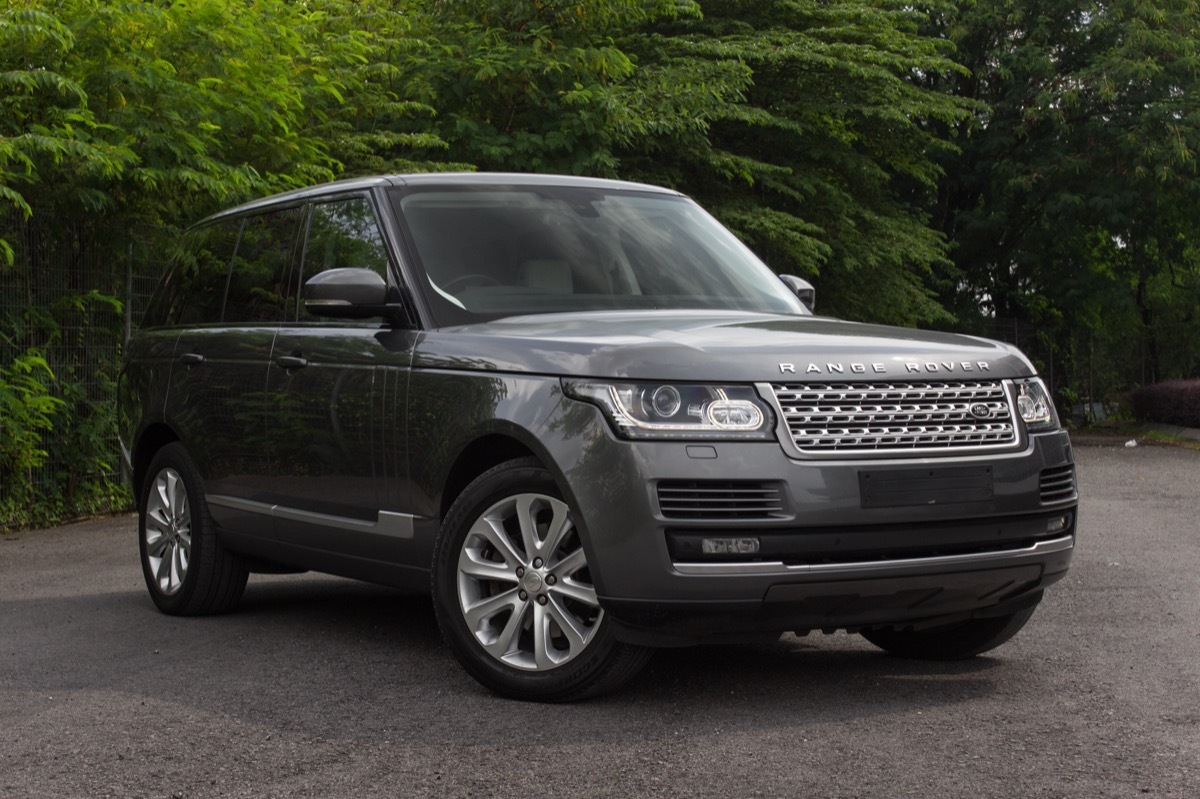 gray range rover