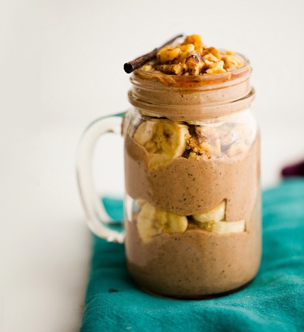 MOCHA BANANA CHIA-OATMEAL BREAKFAST PARFAIT