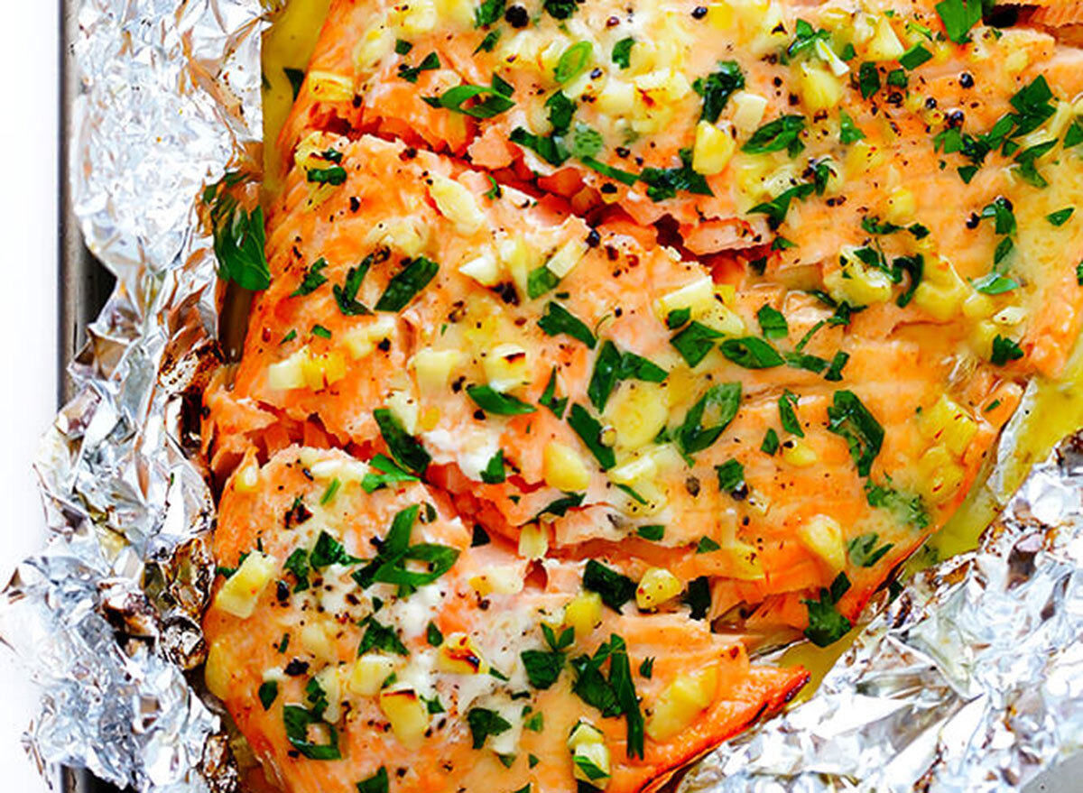 garlic lovers salmon in foil