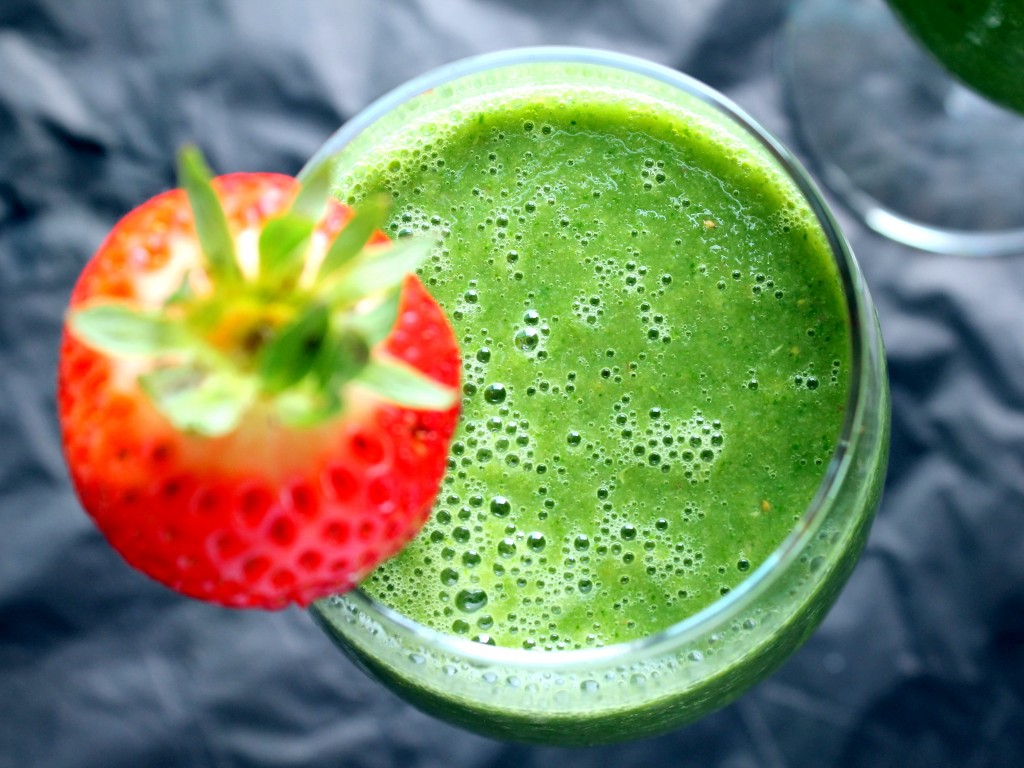 8_simple_green_smoothies_thta_make_salad_taste_like_dessert_04