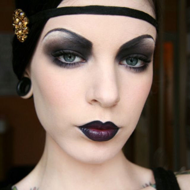 Creepy roaring twenties  |  11 Creepy and Cool Halloween Makeup Ideas to Try This Year |  HerBeauty