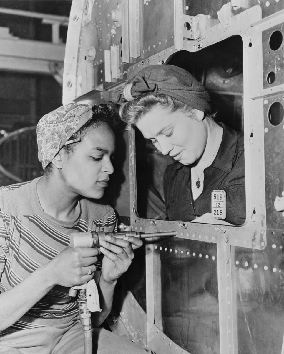 two women war workers working together at the long beach plant in the 1940s, popular hairstyles 