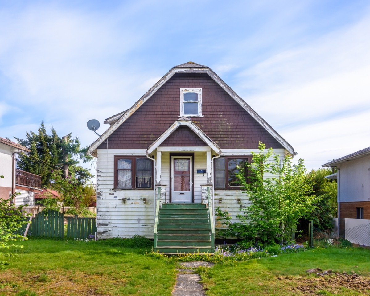 dilapidated home exterior, worst things about the suburbs