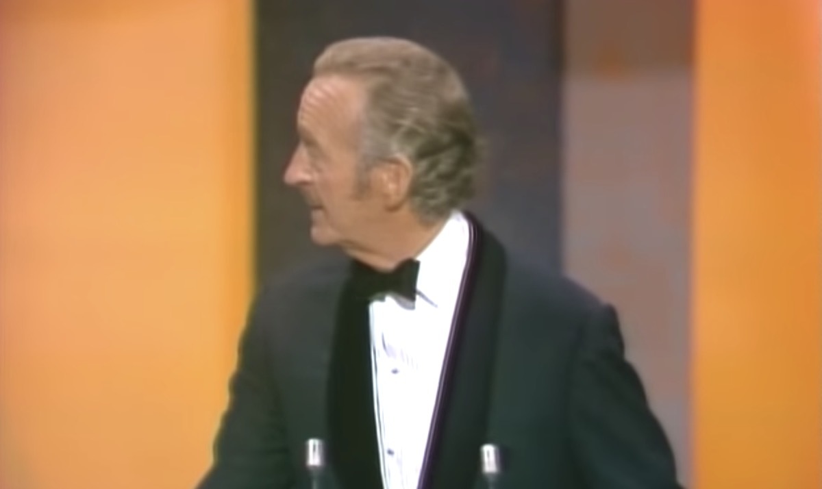 shocked oscars host 1974 when a streaker interrupted