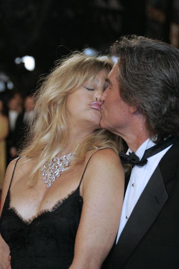 Most_Awkward_Celebrity_Kisses_10