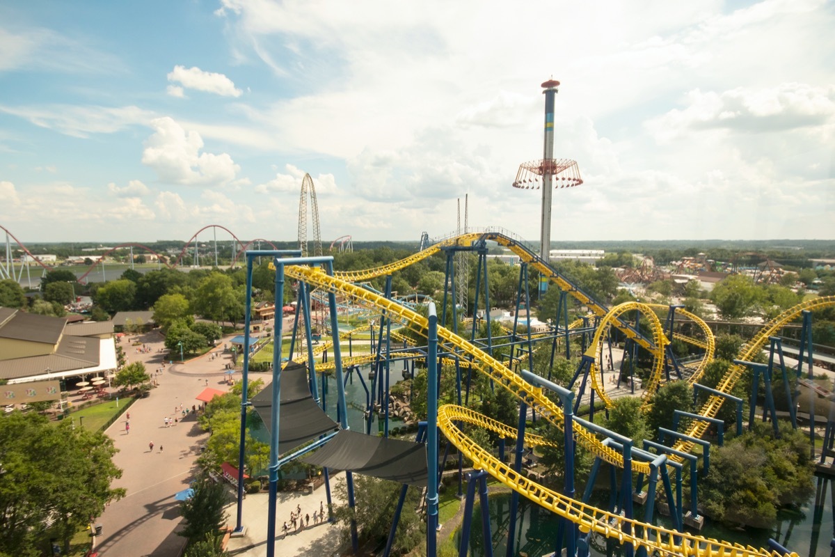 carowinds theme park in north carolina how much it costs to visit theme parks