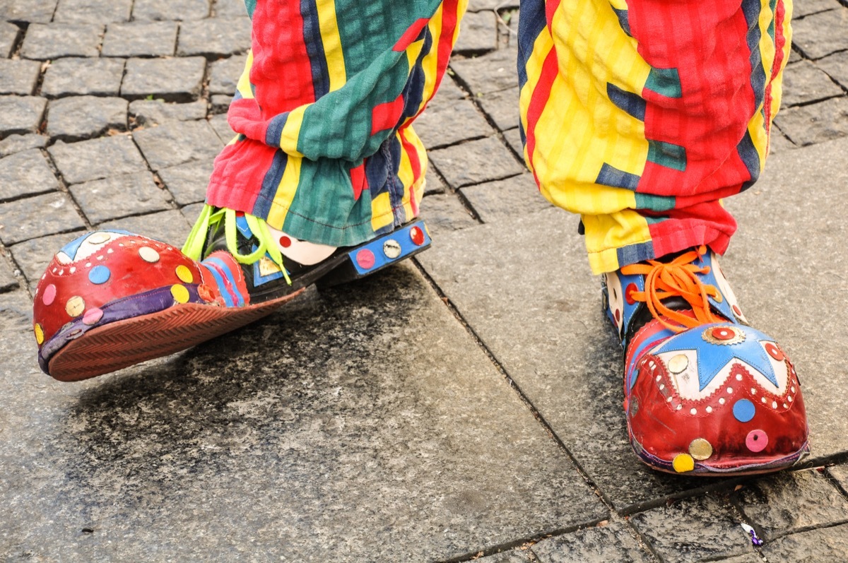 clown shoes on the ground, state world record