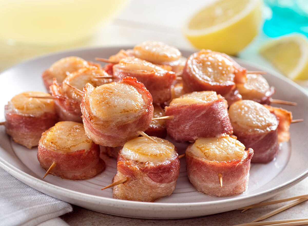 plate of bacon-wrapped scallops