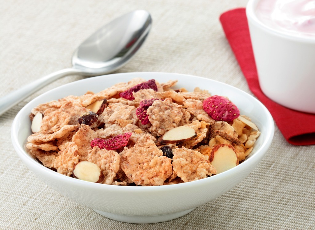 Cereal with berries - foods for energy