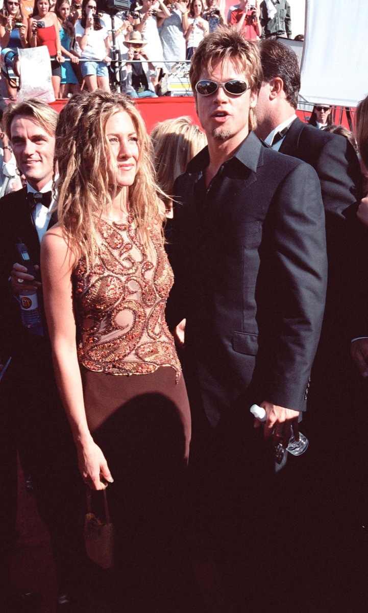 jennifer aniston and brad pitt at the 1999 emmy awards