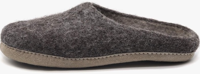 A Nootka wool house slipper