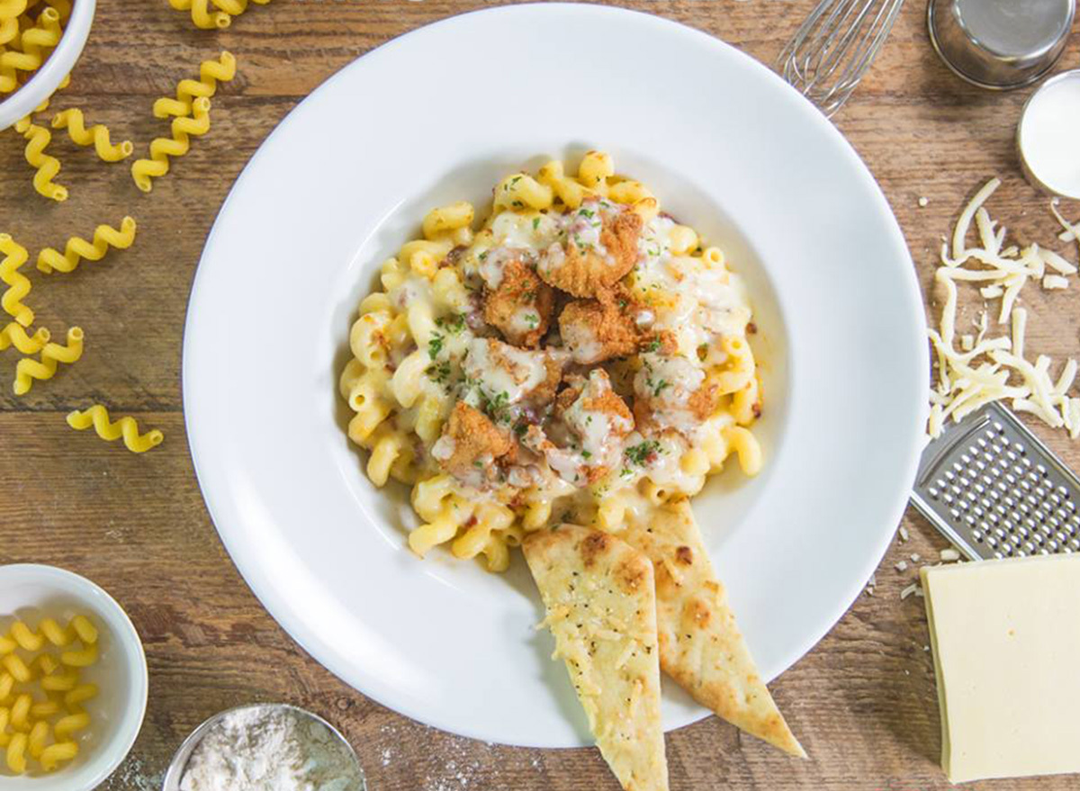 ruby tuesday mac and cheese with crispy chicken