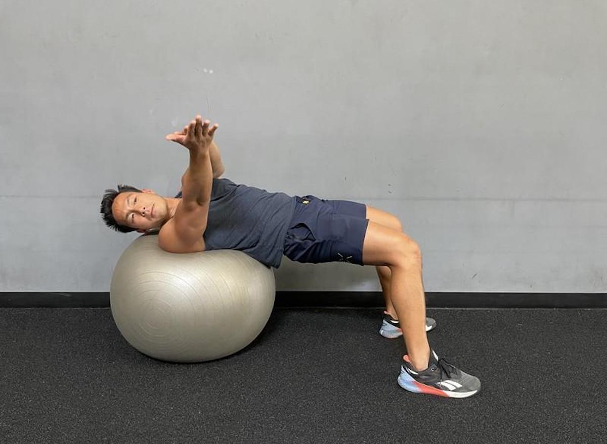 stability-ball-russian-twist