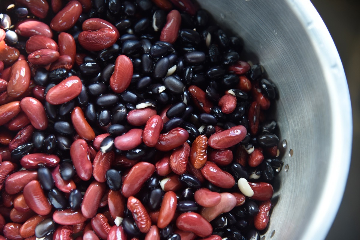 Soaking kidney and black beans