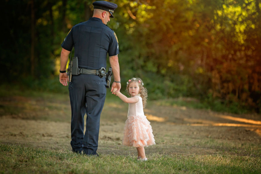 tea-party-for-the-policeman-who-saved-her-life-05