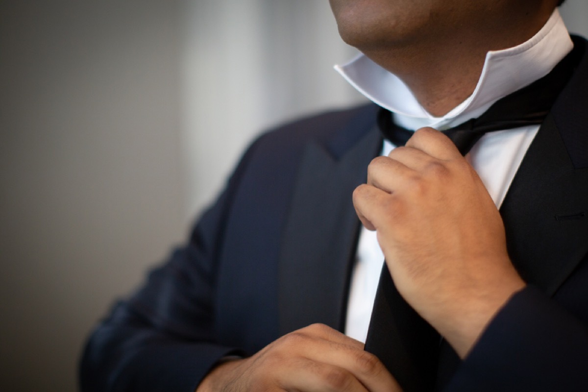 older man tying tie, look better after 40