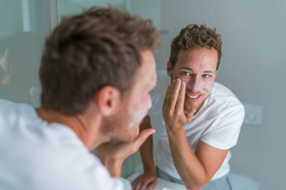 Man exfoliating