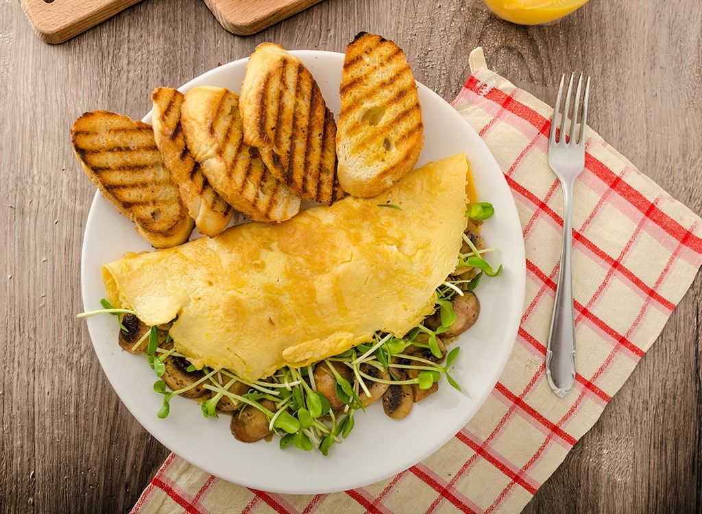 Veggie omelet and toast