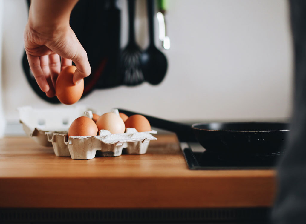 Grabbing egg breakfast