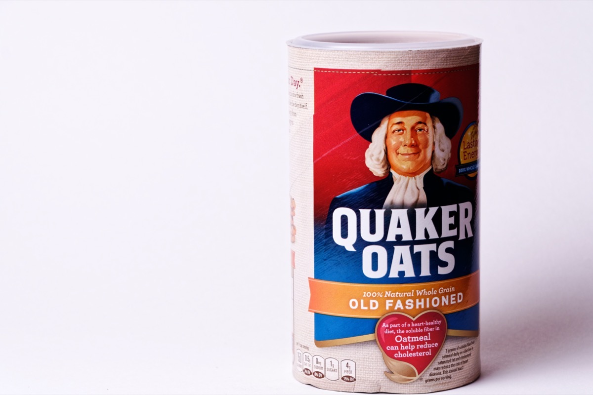 container of quaker oats