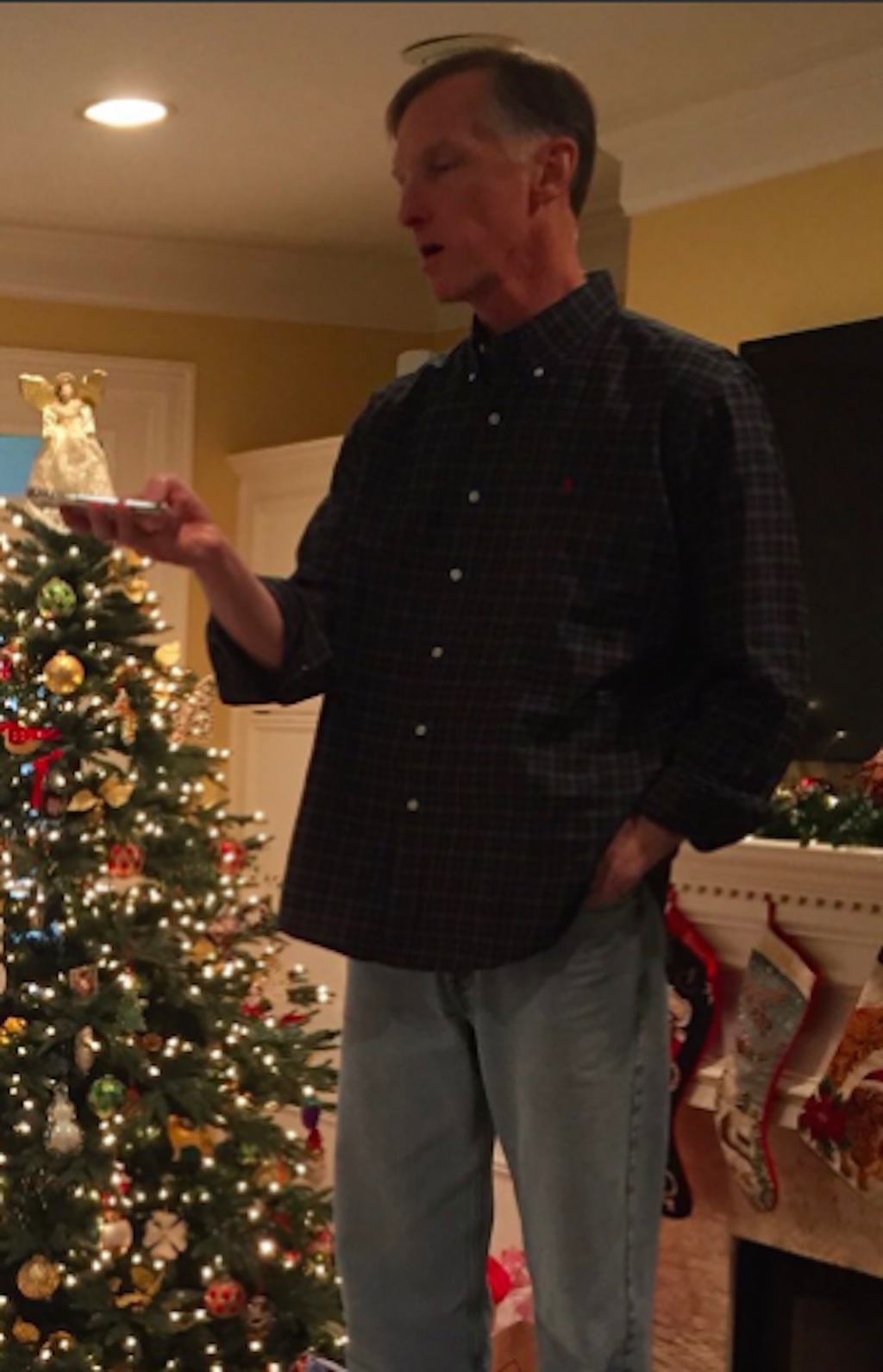 Insta husband takes boomerang of wife on christmas eve