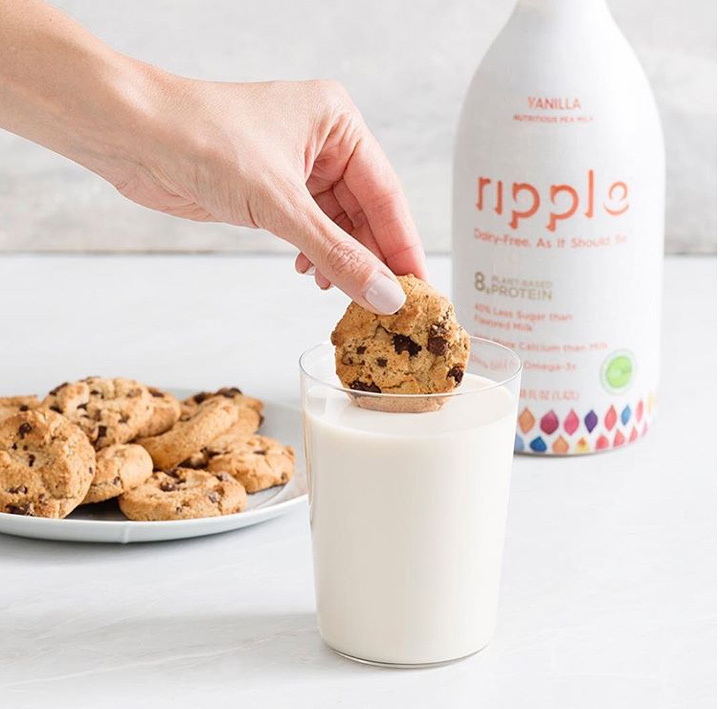 Ripple pea milk and cookies